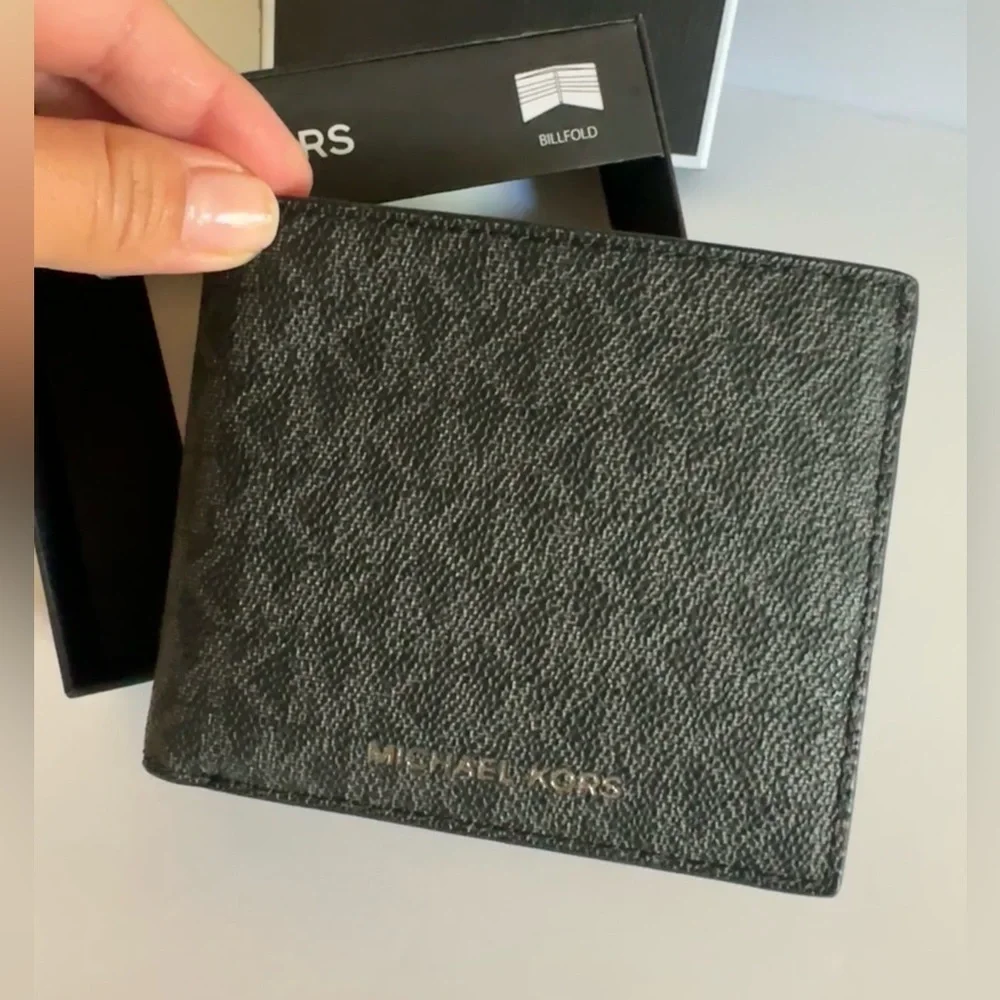 NWT Michael Kors Textured Black Wallet Holder